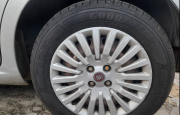 Fiat Punto Essence 1.8 16V Dualogic (Flex) - Foto #2