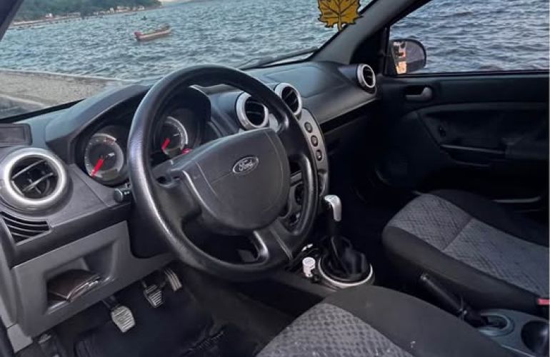 Ford Fiesta Hatch 1.6 (Flex) - Foto #5