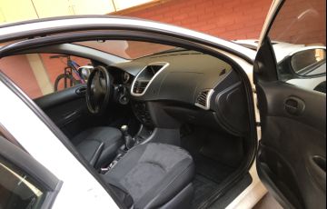 Peugeot 207 Hatch XR 1.4 8V (flex) 4p - Foto #6
