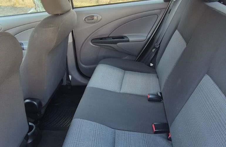 Toyota Etios XS 1.3 (Flex) - Foto #4