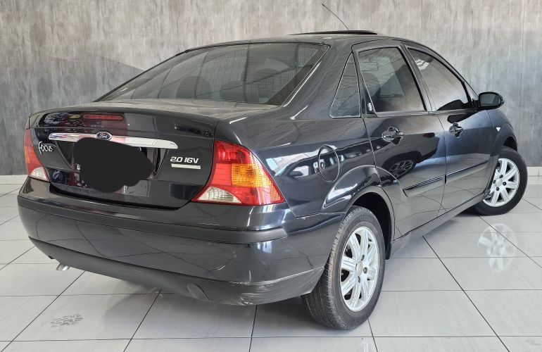 Ford Focus Sedan Ghia 2.0 16V Duratec (Aut) - Foto #3