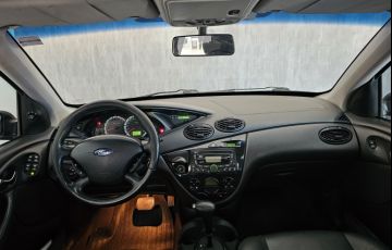 Ford Focus Sedan Ghia 2.0 16V Duratec (Aut) - Foto #4