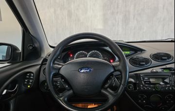 Ford Focus Sedan Ghia 2.0 16V Duratec (Aut) - Foto #6
