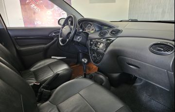 Ford Focus Sedan Ghia 2.0 16V Duratec (Aut) - Foto #9