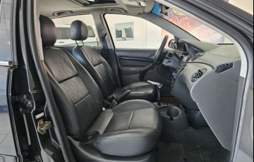 Ford Focus Sedan Ghia 2.0 16V Duratec (Aut) - Foto #10