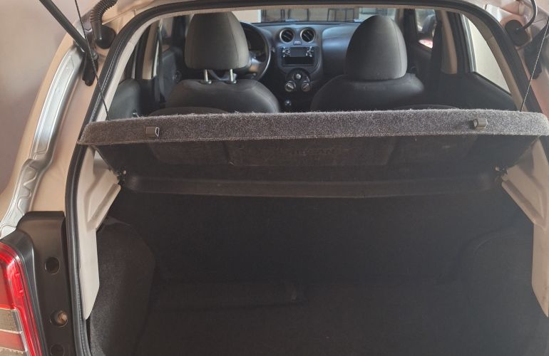 Nissan March 1.0 16V S (Flex) - Foto #8