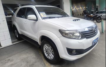 Toyota Hilux SW4 3.0 TDI 4x4 SRV 7L - Foto #1