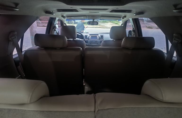 Toyota Hilux SW4 3.0 TDI 4x4 SRV 7L - Foto #2