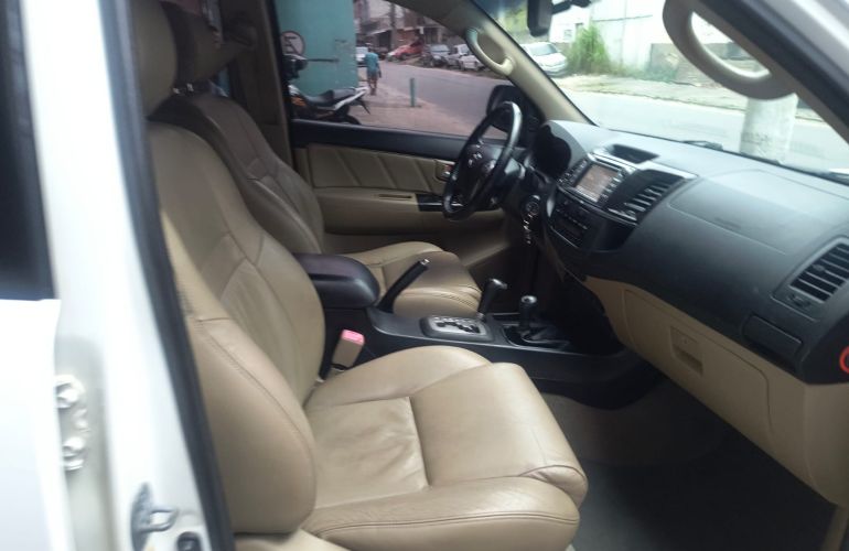 Toyota Hilux SW4 3.0 TDI 4x4 SRV 7L - Foto #9