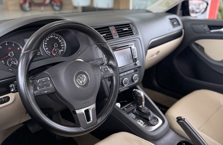 Volkswagen Jetta 2.0 Comfortline (Flex) - Foto #3
