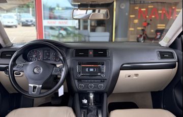 Volkswagen Jetta 2.0 Comfortline (Flex) - Foto #5