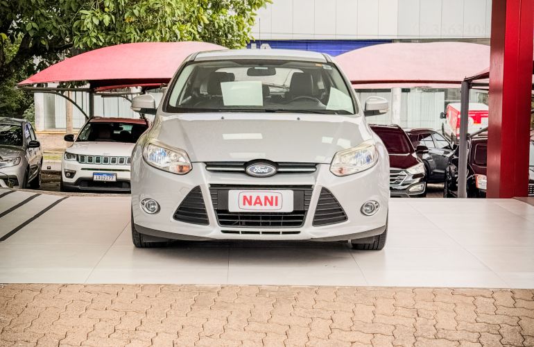 Ford Focus Hatch SE 2.0 16V PowerShift - Foto #2