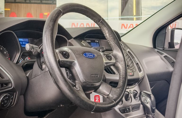Ford Focus Hatch SE 2.0 16V PowerShift - Foto #3