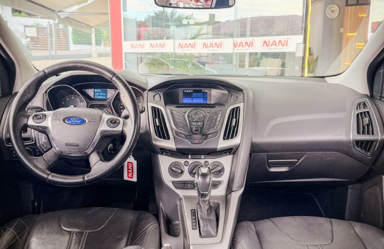 Ford Focus Hatch SE 2.0 16V PowerShift - Foto #5