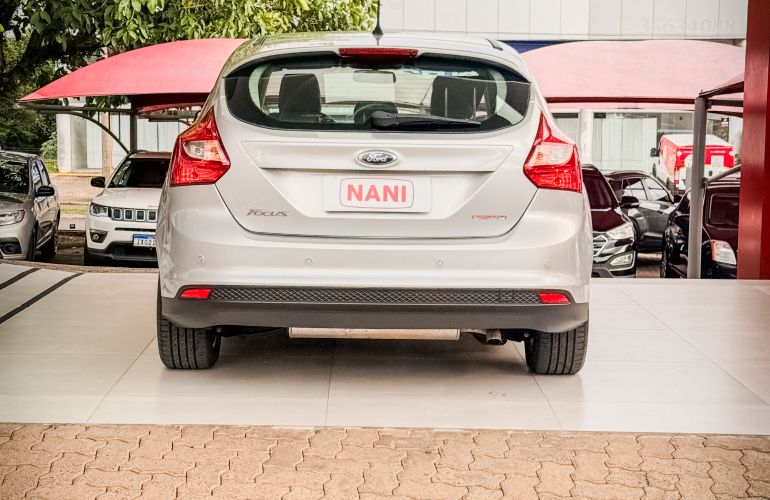 Ford Focus Hatch SE 2.0 16V PowerShift - Foto #6