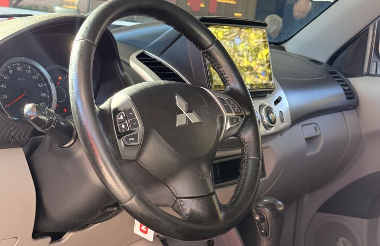 Mitsubishi L200 Triton HPE 4x4 3.2 DI-D (Aut) - Foto #3