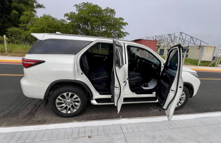 Toyota SW4 2.8 TDI SRX 7L 4WD - Foto #2