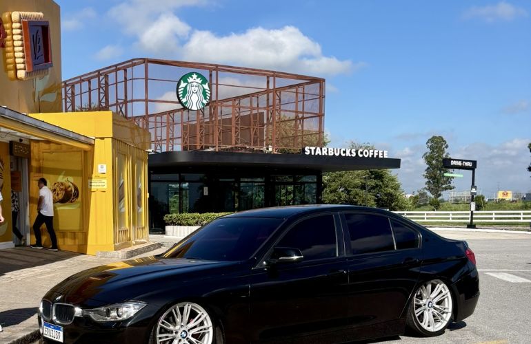 BMW 320i 2.0 (Aut) - Foto #2