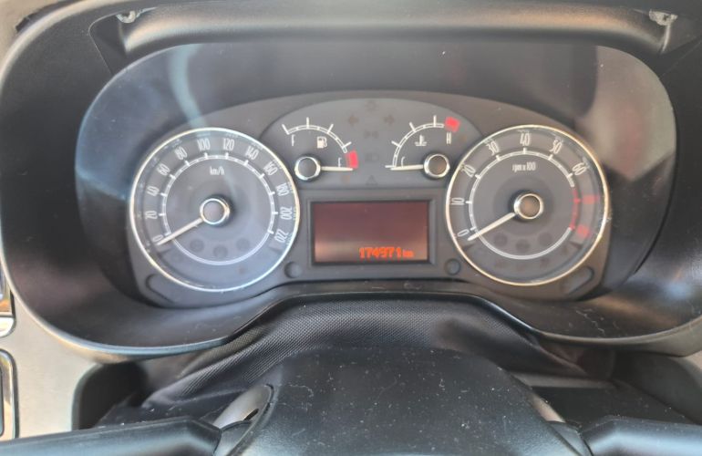 Fiat Linea 1.9 16V (Flex) - Foto #4