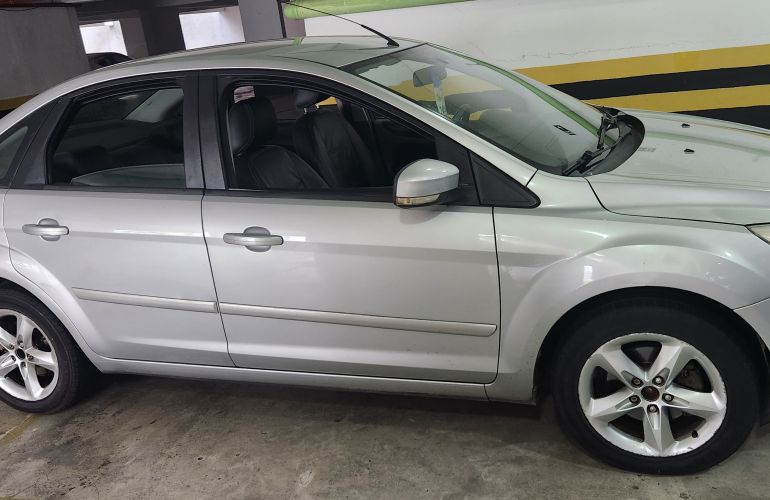 Ford Focus Sedan GLX 2.0 16V Duratec - Foto #3