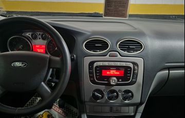 Ford Focus Sedan GLX 2.0 16V Duratec - Foto #7