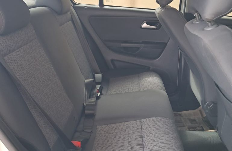 Volkswagen Fox 1.6 VHT (Flex) - Foto #2