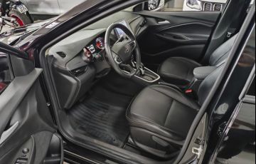 Chevrolet Onix 1.0 Turbo Premier (Aut) - Foto #8