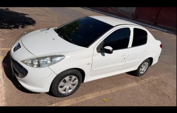 Peugeot 207 Hatch Quiksilver 1.4 8V (flex) (4 p.)