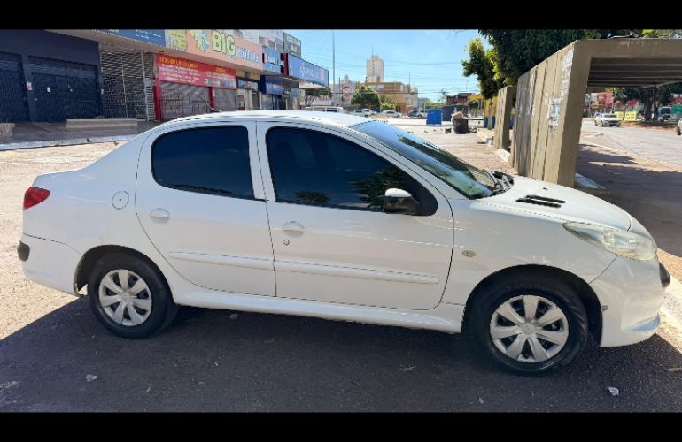 Peugeot 207 Hatch Quiksilver 1.4 8V (flex) (4 p.) - Foto #2