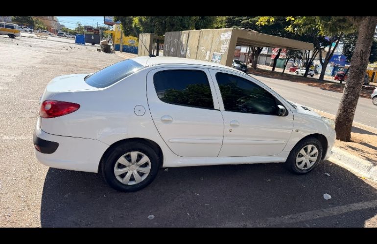 Peugeot 207 Hatch Quiksilver 1.4 8V (flex) (4 p.) - Foto #3
