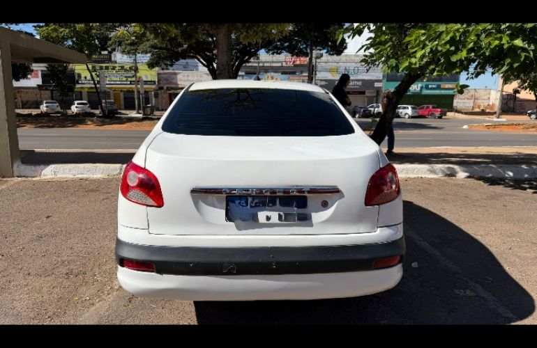 Peugeot 207 Hatch Quiksilver 1.4 8V (flex) (4 p.) - Foto #4