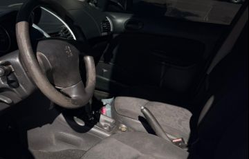 Peugeot 207 Hatch Quiksilver 1.4 8V (flex) (4 p.) - Foto #5