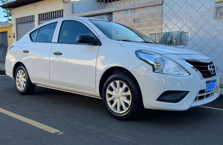 Nissan Versa V-Drive 1.6 Special Edition CVT - Foto #2