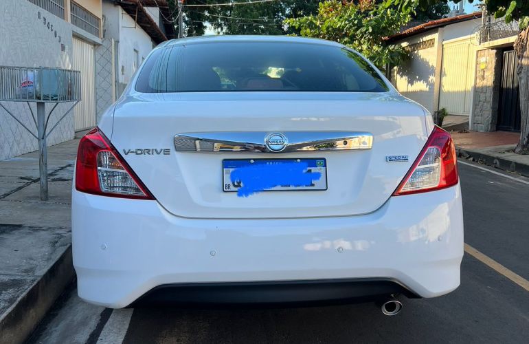 Nissan Versa V-Drive 1.6 Special Edition CVT - Foto #4