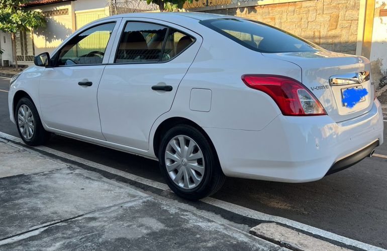 Nissan Versa V-Drive 1.6 Special Edition CVT - Foto #5
