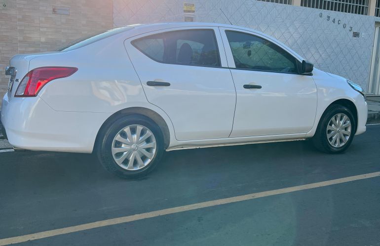 Nissan Versa V-Drive 1.6 Special Edition CVT - Foto #6