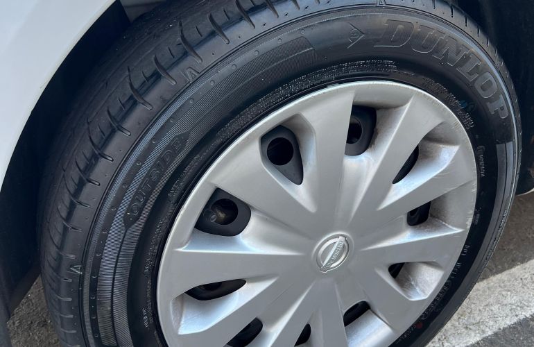 Nissan Versa V-Drive 1.6 Special Edition CVT - Foto #7