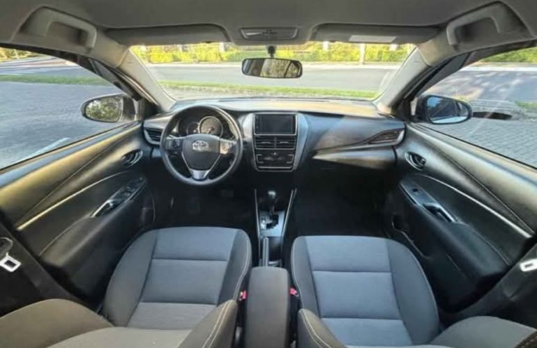 Toyota Yaris Sedan 1.5 XL CVT - Foto #4