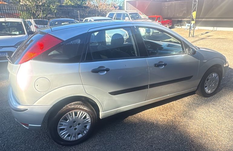 Ford Focus Hatch GL 1.6 8V - Foto #3