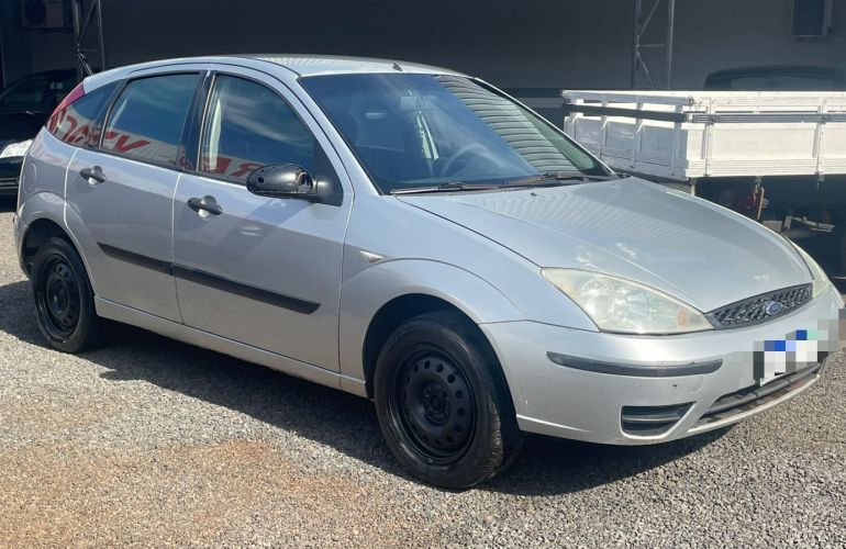 Ford Focus Hatch GL 1.6 8V - Foto #4