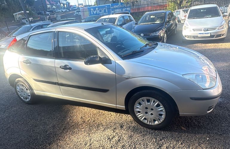 Ford Focus Hatch GL 1.6 8V - Foto #5