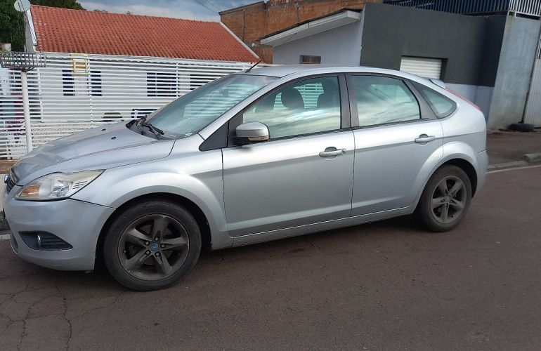 Ford Focus Hatch GL 1.6 16V (Flex) - Foto #3
