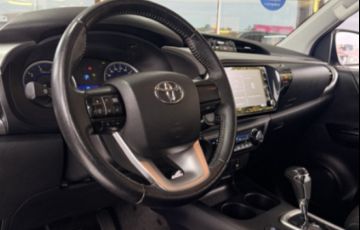 Toyota Hilux 2.8 TDI CD SR 4x4 (Aut) - Foto #3
