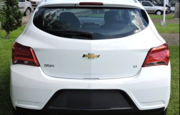Chevrolet Onix 1.0 LT SPE/4 - Foto #4