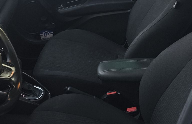 Fiat Cronos 1.3 Drive (Aut) - Foto #4