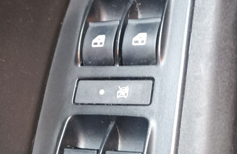 Fiat Cronos 1.3 Drive (Aut) - Foto #5