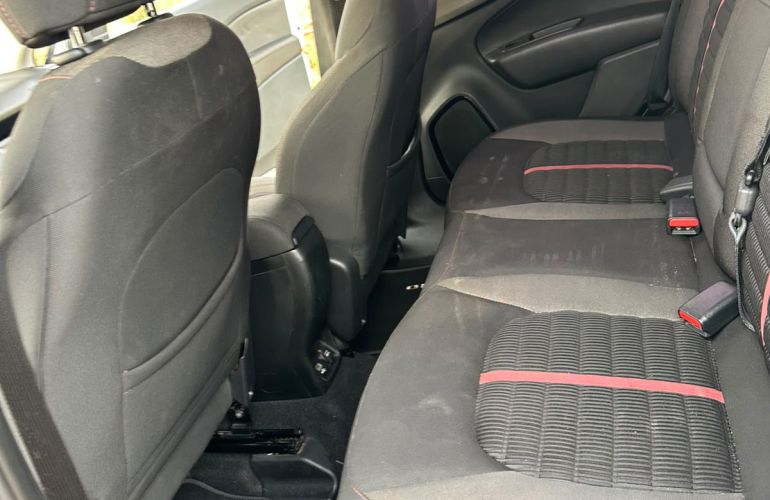Fiat Toro Freedom 1.8 AT6 4x2 (Flex) - Foto #6