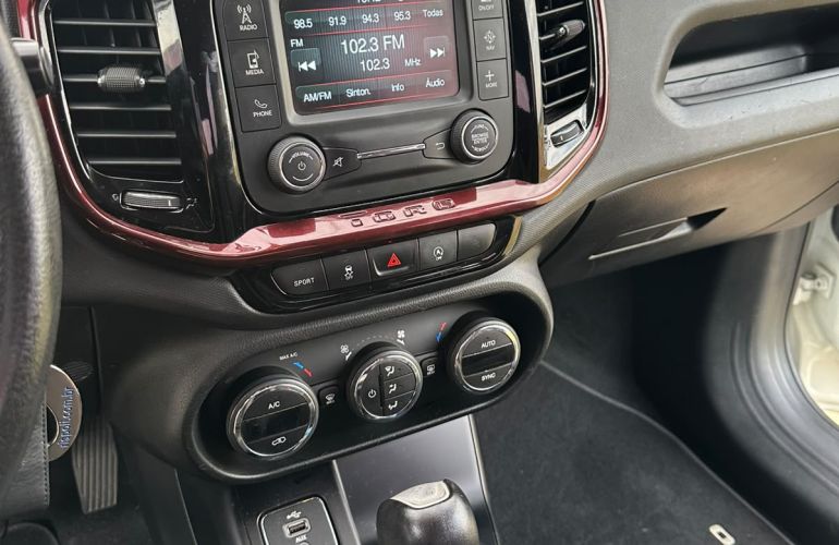 Fiat Toro Freedom 1.8 AT6 4x2 (Flex) - Foto #8