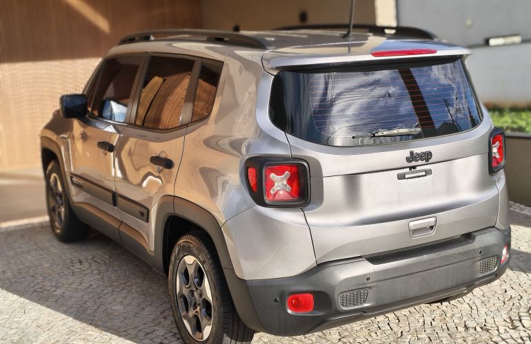 Jeep Renegade 1.8 (Aut) - Foto #5