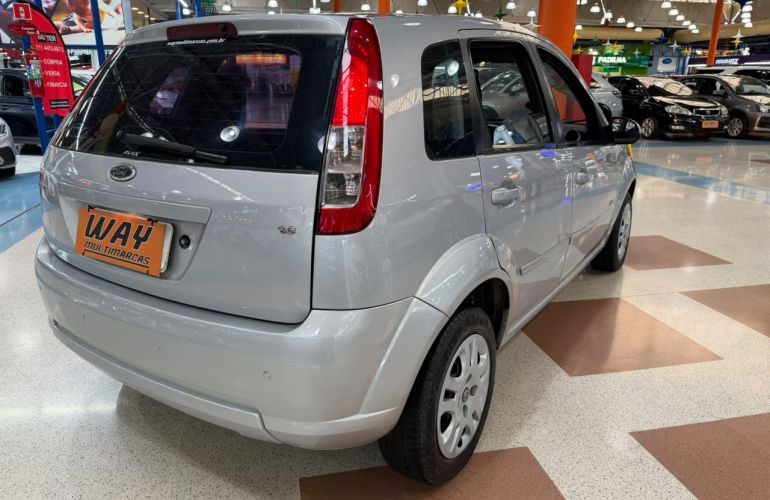 Ford Fiesta 1.6 MPi Hatch 8v - Foto #5